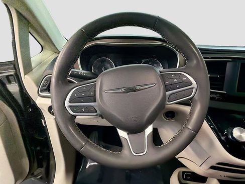 Used 2023 Chrysler Voyager LX FWD image 11