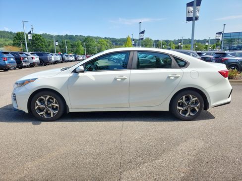 Used 2019 Kia Forte LXS FWD image 2