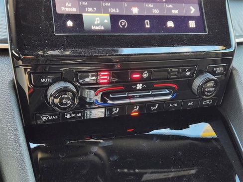 New 2025 Jeep Grand Cherokee Laredo w/ Luxury Tech Group I image 13