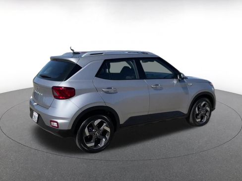 Used 2025 Hyundai Venue SEL FWD image 15