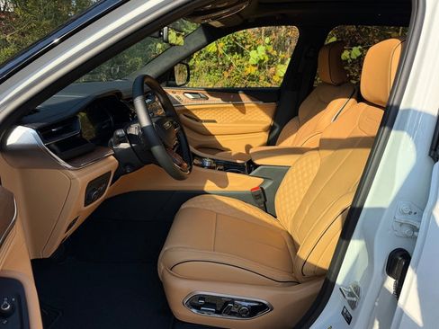 New 2025 Jeep Grand Cherokee Summit image 12