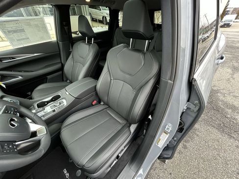 New 2026 INFINITI QX60 Luxe image 11