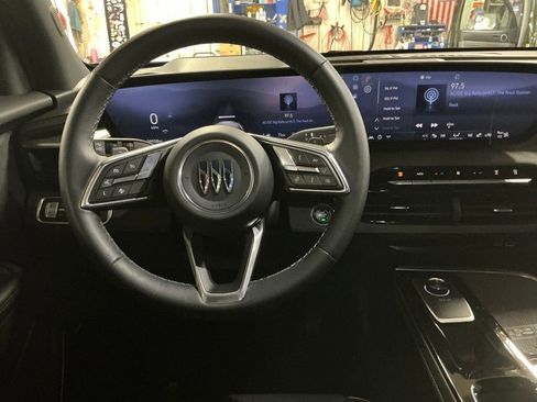 Certified 2025 Buick Enclave Preferred AWD/4WD image 15