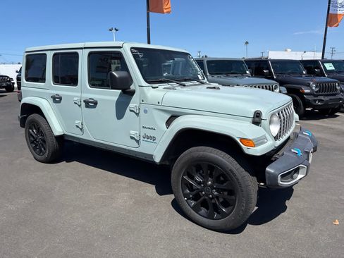 Used 2024 Jeep Wrangler Unlimited Sahara AWD/4WD image 9