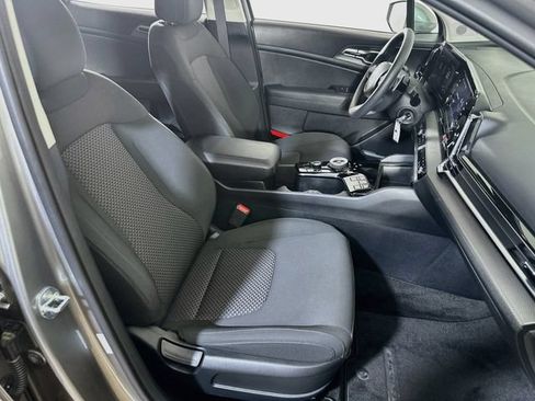Used 2023 Kia Sportage LX AWD/4WD image 11