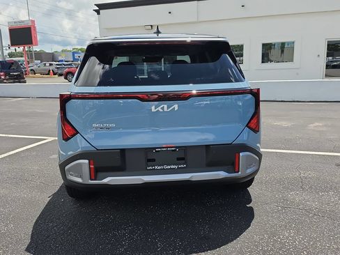 New 2027 Kia Seltos S FWD image 7