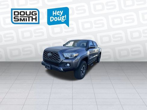 Used 2020 Toyota Tacoma TRD Off-Road w/ Technology Package AWD/4WD image 3