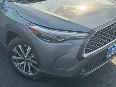 Used 2025 Toyota Corolla Cross XLE FWD image 3