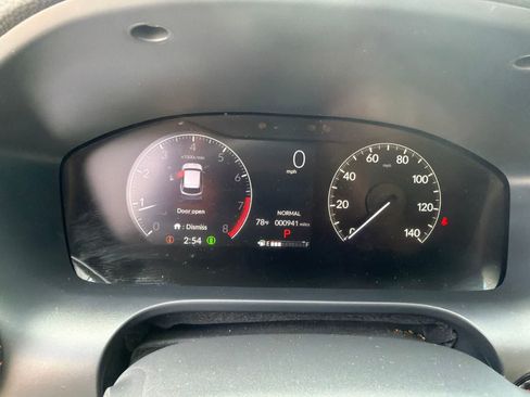 Certified 2025 Honda HR-V Sport image 2