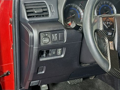 Used 2018 Toyota 4Runner SR5 AWD/4WD image 16