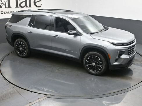 New 2026 Chevrolet Traverse LT w/ Sun and Wheel Package FWD image 17