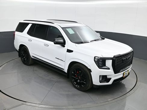 Used 2022 GMC Yukon Denali w/ Denali Premium Package image 16