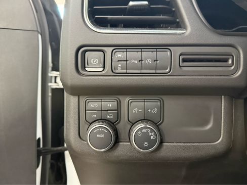 Used 2024 Chevrolet Suburban LT AWD/4WD image 25