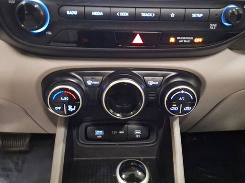 Used 2023 Hyundai Venue SEL FWD image 18