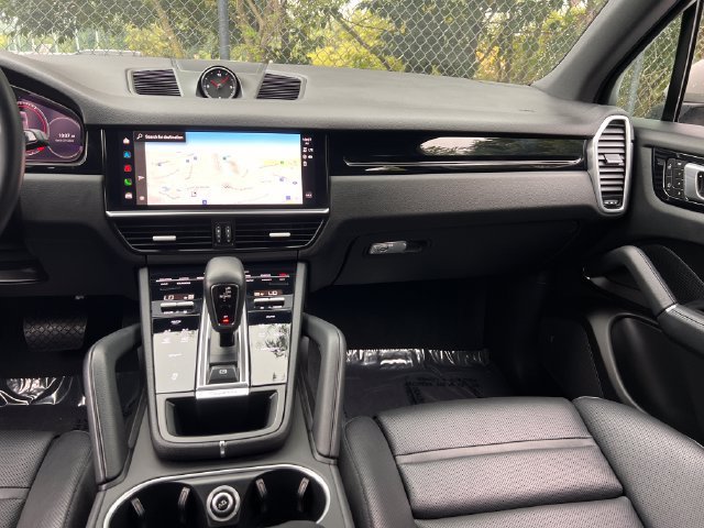 Used 2023 Porsche Cayenne AWD/4WD image 16