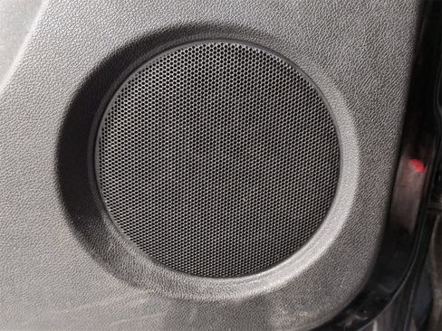 Used 2011 Chevrolet Suburban LT image 30