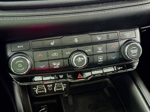 Used 2022 Dodge Durango GT image 19