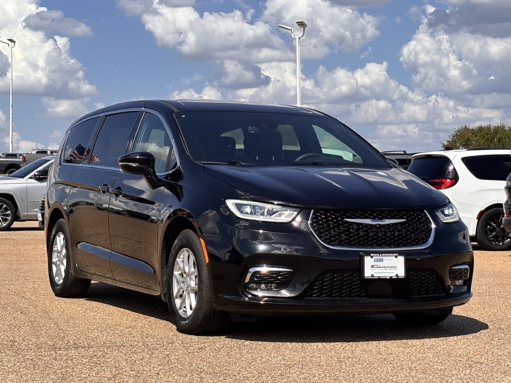 Used 2025 Chrysler Pacifica Select FWD image 2