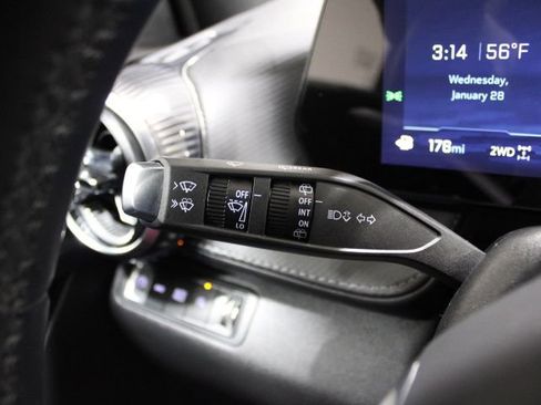 Used 2025 Chevrolet Equinox LT image 40