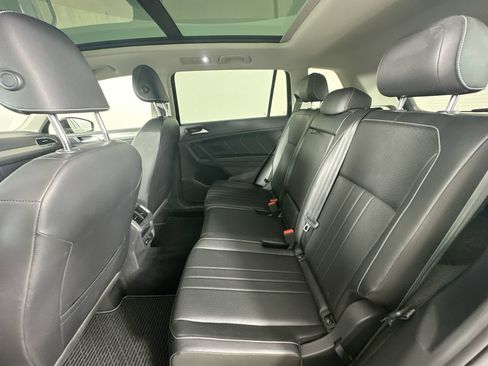 Certified 2023 Volkswagen Tiguan SE w/ Panoramic Sunroof Package AWD/4WD image 39