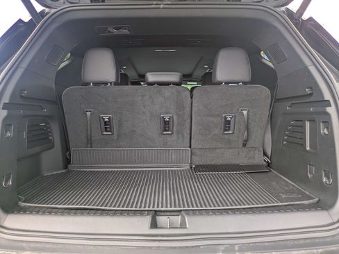 Used 2026 Chevrolet Traverse LT w/ Sun and Wheel Package FWD image 7