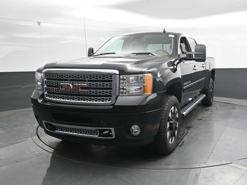 Used 2011 GMC Sierra 2500 Denali w/ Suspension Package, Off-Road AWD/4WD image 8