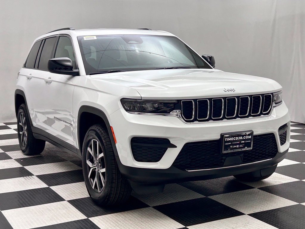 New 2027 Jeep Grand Cherokee Laredo AWD/4WD image 2