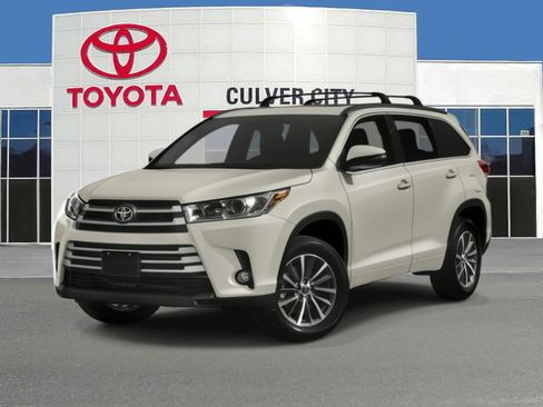 Used 2017 Toyota Highlander XLE w/ Carpet Mat Package image 1