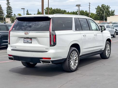 Used 2021 Cadillac Escalade ESV Premium Luxury w/ Driver Assist Tech Package AWD/4WD image 4