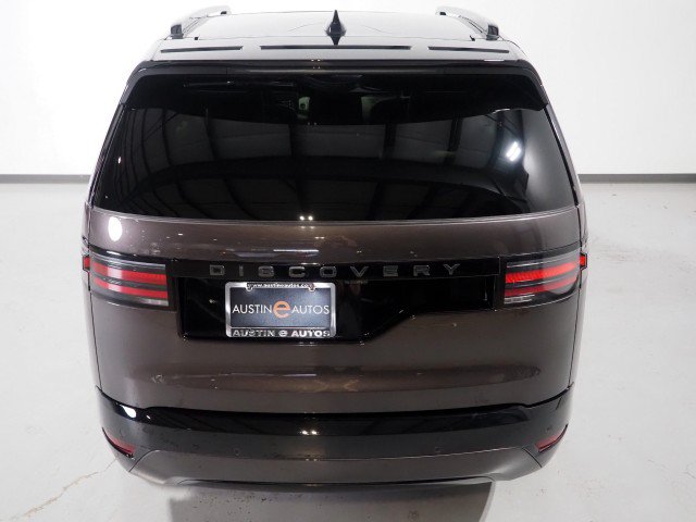 Used 2024 Land Rover Discovery Dynamic SE AWD/4WD image 7