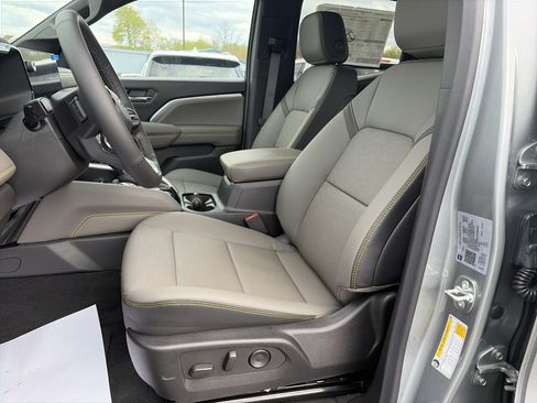 New 2026 Chevrolet Colorado ZR2 w/ Technology Package AWD/4WD image 12