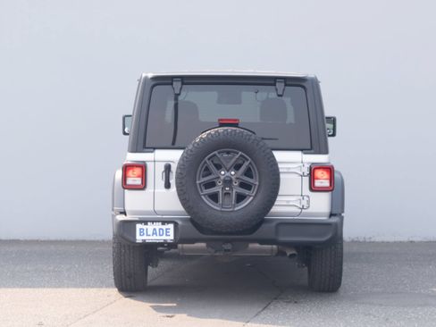 Used 2024 Jeep Wrangler Sport AWD/4WD image 16