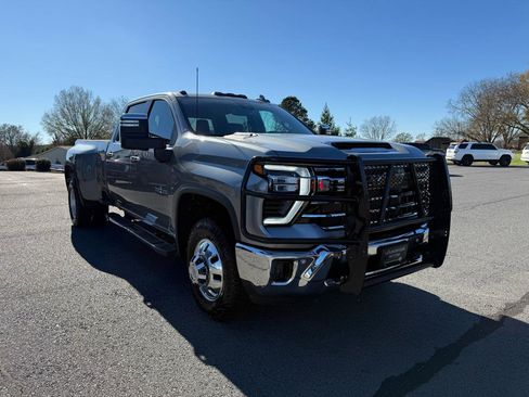 Used 2025 Chevrolet Silverado 3500 LTZ w/ LTZ Texas Edition AWD/4WD image 19