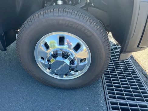 Used 2025 GMC Sierra 3500 Denali w/ Denali Reserve Package AWD/4WD image 17