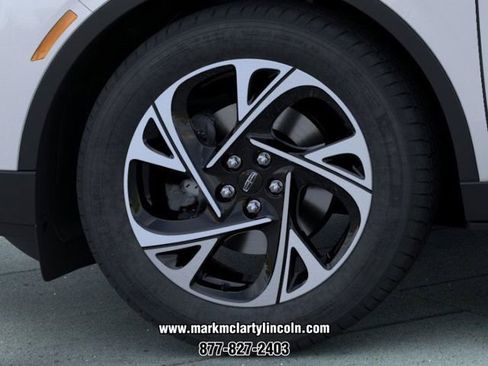 New 2026 Lincoln Nautilus Premier AWD/4WD image 19