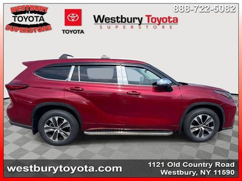 Used 2023 Toyota Highlander XLE AWD/4WD image 6