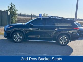Used 2021 Toyota Highlander XLE video 3