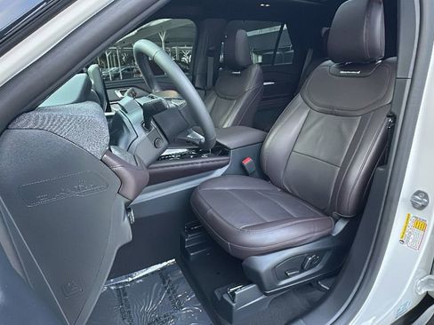 Used 2025 Ford Explorer Platinum image 29