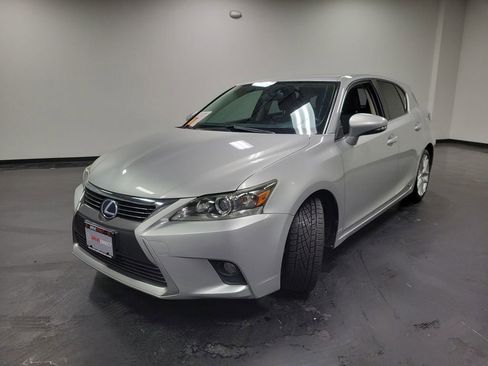 Used 2014 Lexus CT 200h w/ Seat Comfort Package FWD image 4