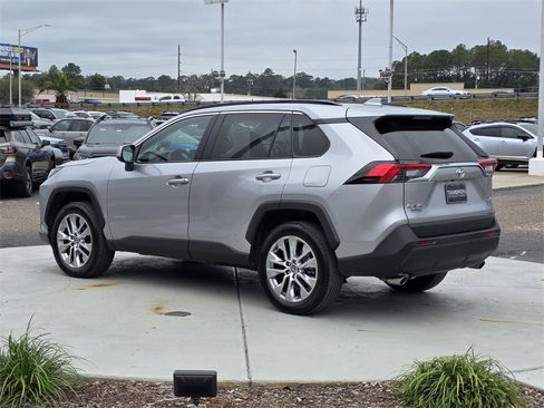 Used 2024 Toyota RAV4 XLE Premium image 4