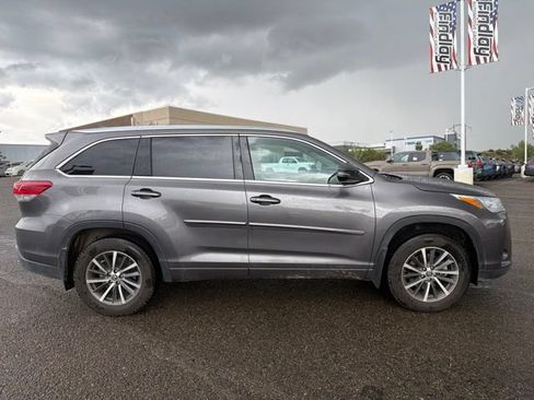 Certified 2018 Toyota Highlander XLE AWD/4WD image 3