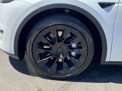 Used 2020 Tesla Model Y Long Range image 8