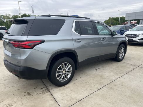 Used 2023 Chevrolet Traverse LT FWD image 6