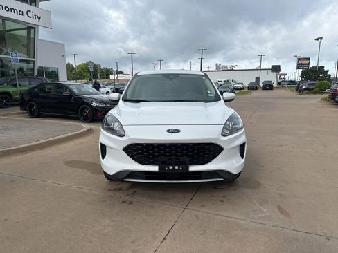 Used 2020 Ford Escape SE FWD image 2