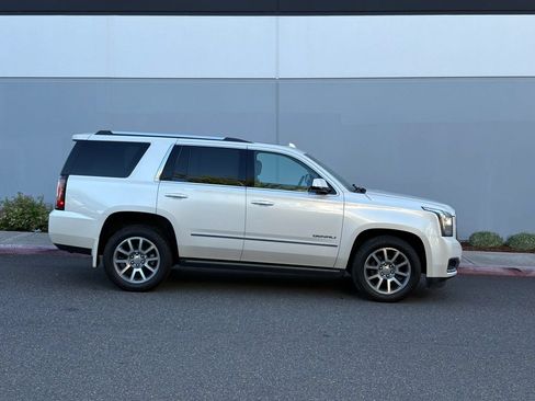 Used 2015 GMC Yukon Denali w/ Premium Package AWD/4WD image 4