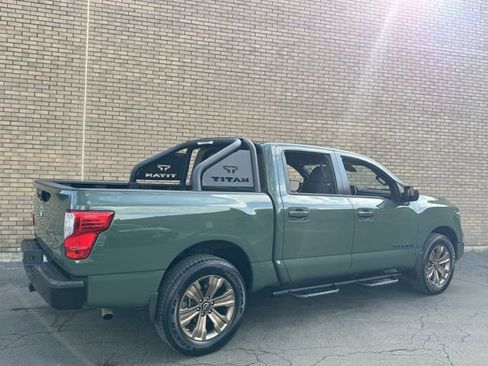 Used 2024 Nissan Titan SV w/ SV Bronze Edition Package image 9