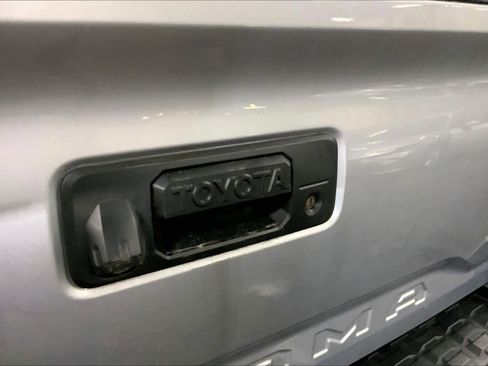 Certified 2017 Toyota Tacoma TRD Off-Road w/ Premium & Technology Package AWD/4WD image 31