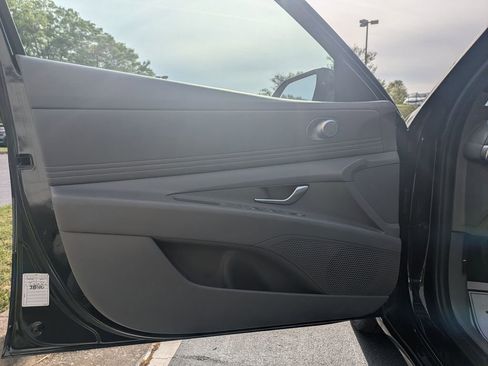 Used 2025 Hyundai Elantra SEL FWD image 11