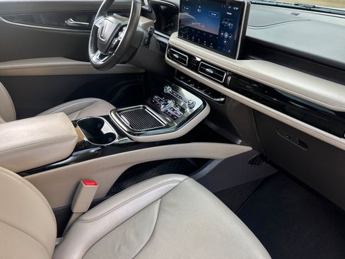 Used 2022 Lincoln Nautilus Reserve w/ Luxury Package image 15