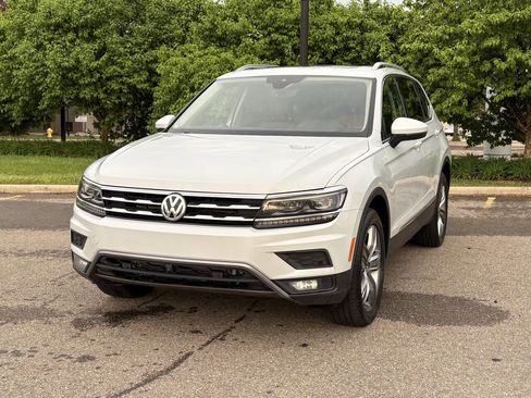 Used 2018 Volkswagen Tiguan SEL Premium AWD/4WD image 6
